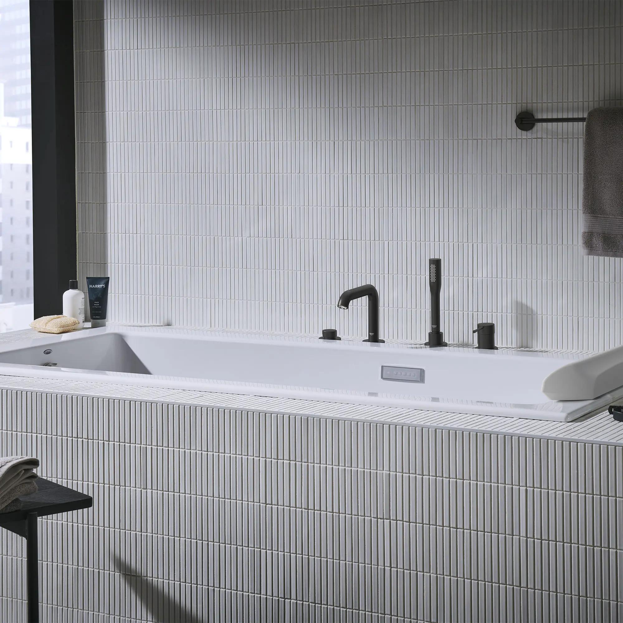 4-Hole Single-Handle Deck Mount Roman Tub Faucet with 1.75 GPM (6.6 L/min) Hand Shower - Image 49