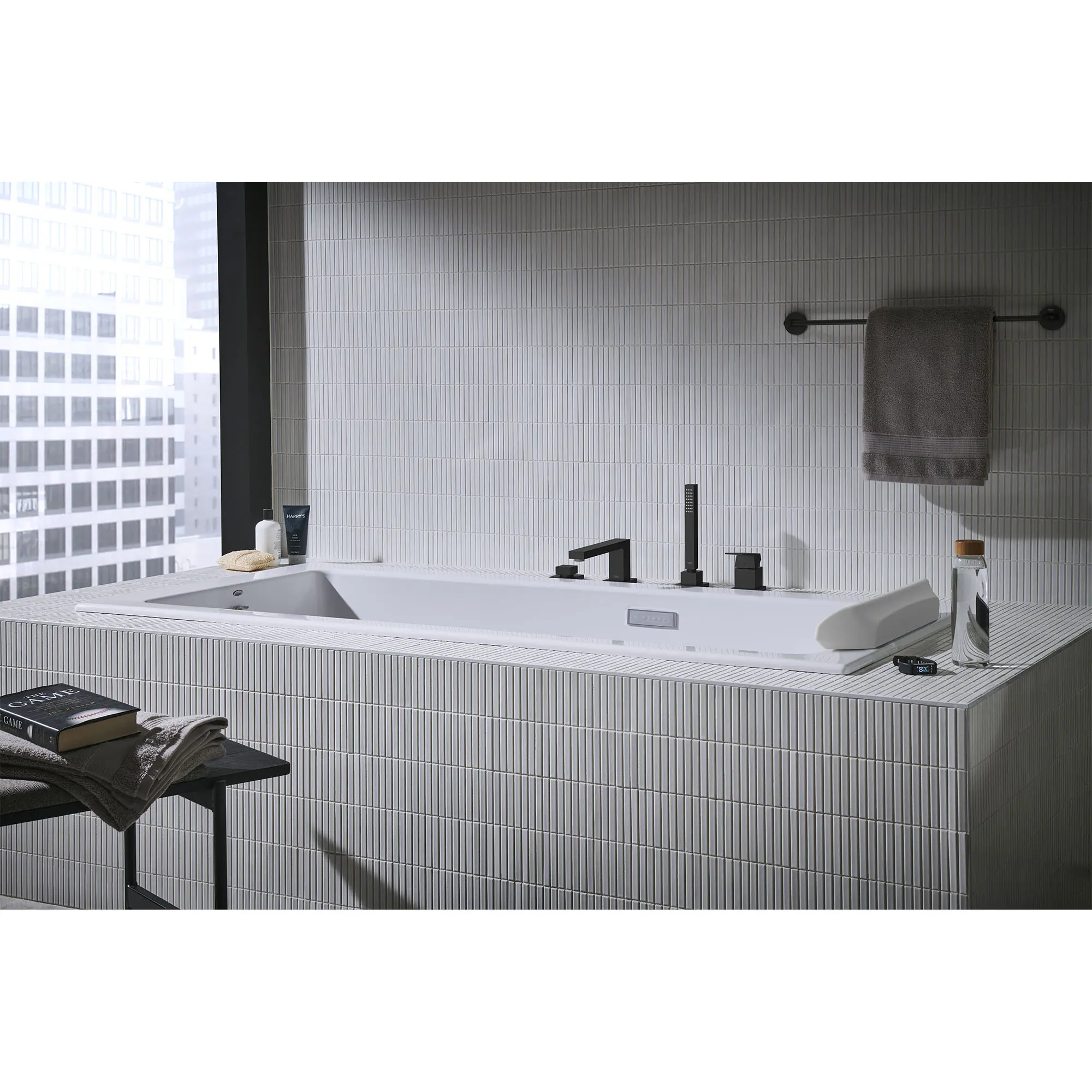 4-Hole Single-Handle Deck Mount Roman Tub Faucet with 1.75 GPM (6.6 L/min) Hand Shower - Image 9