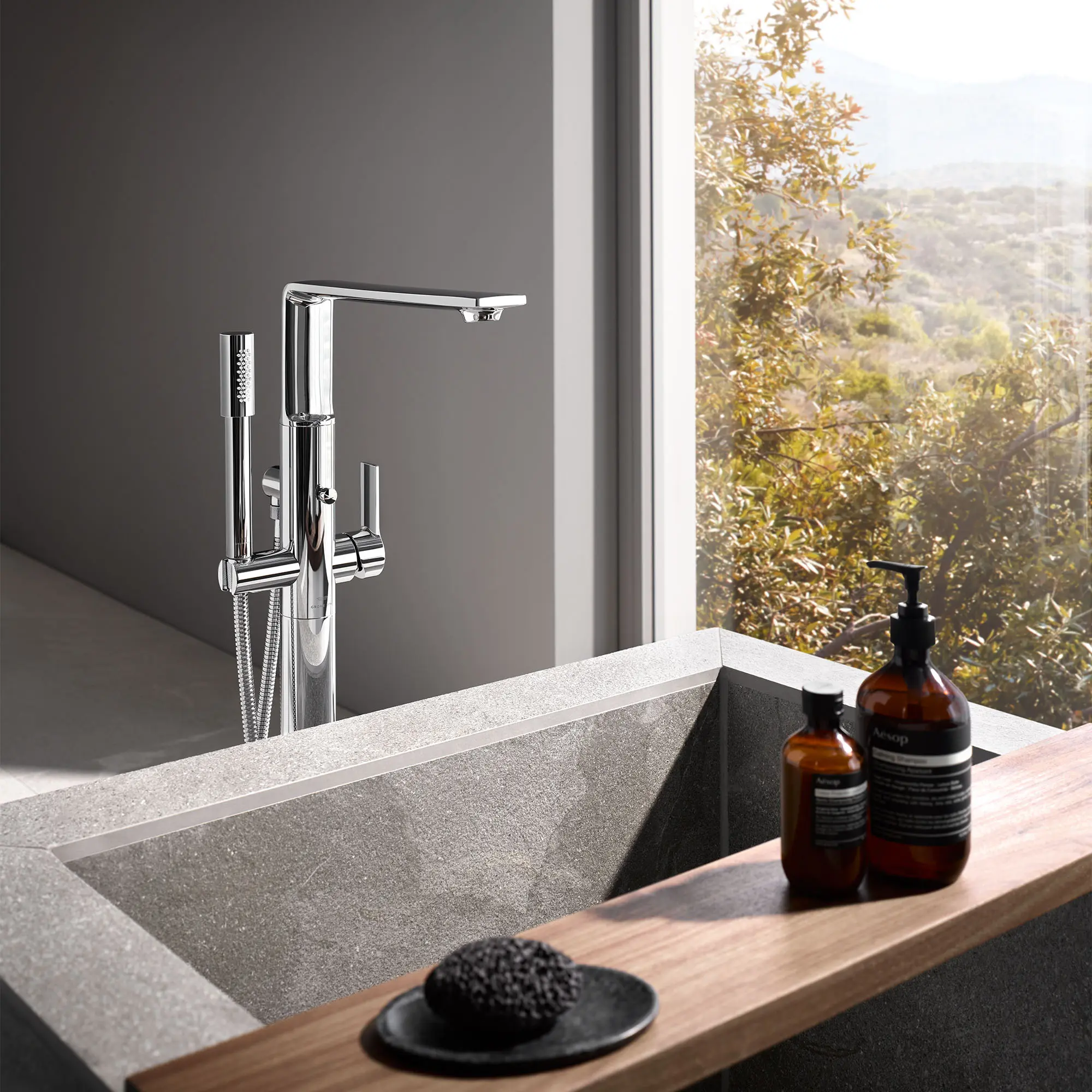 Allure Single-Handle Freestanding Tub Faucet with 1.75 GPM (6.6 L/min) Hand Shower - Image 15