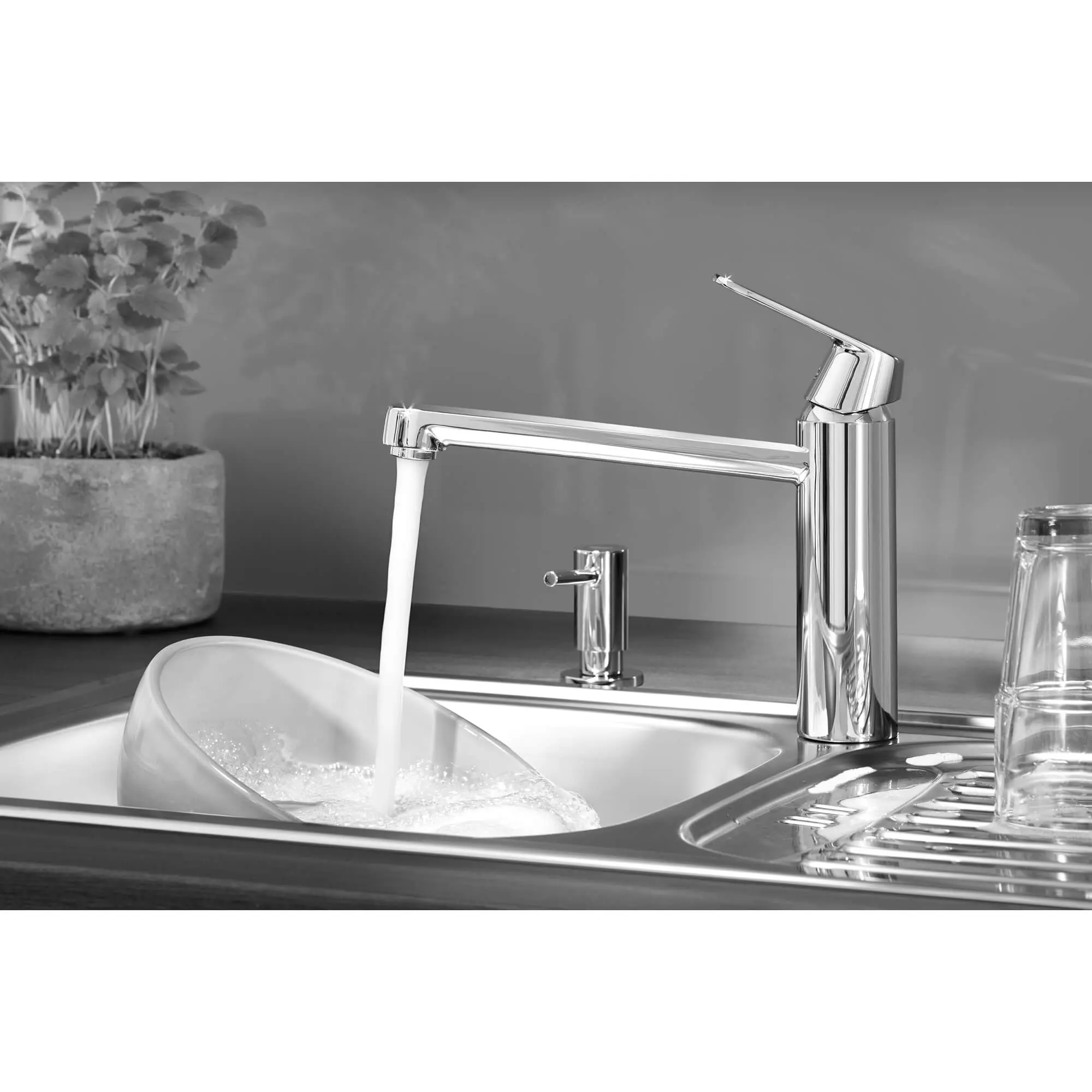 Cosmopolitan Soap Dispenser - Image 5