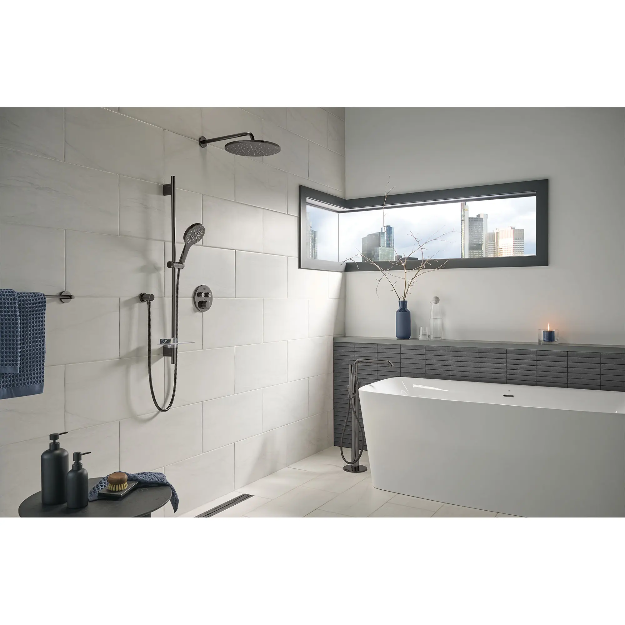 Single-Handle Freestanding Tub Faucet with 1.75 GPM (6.6 L/min) Hand Shower - Image 14