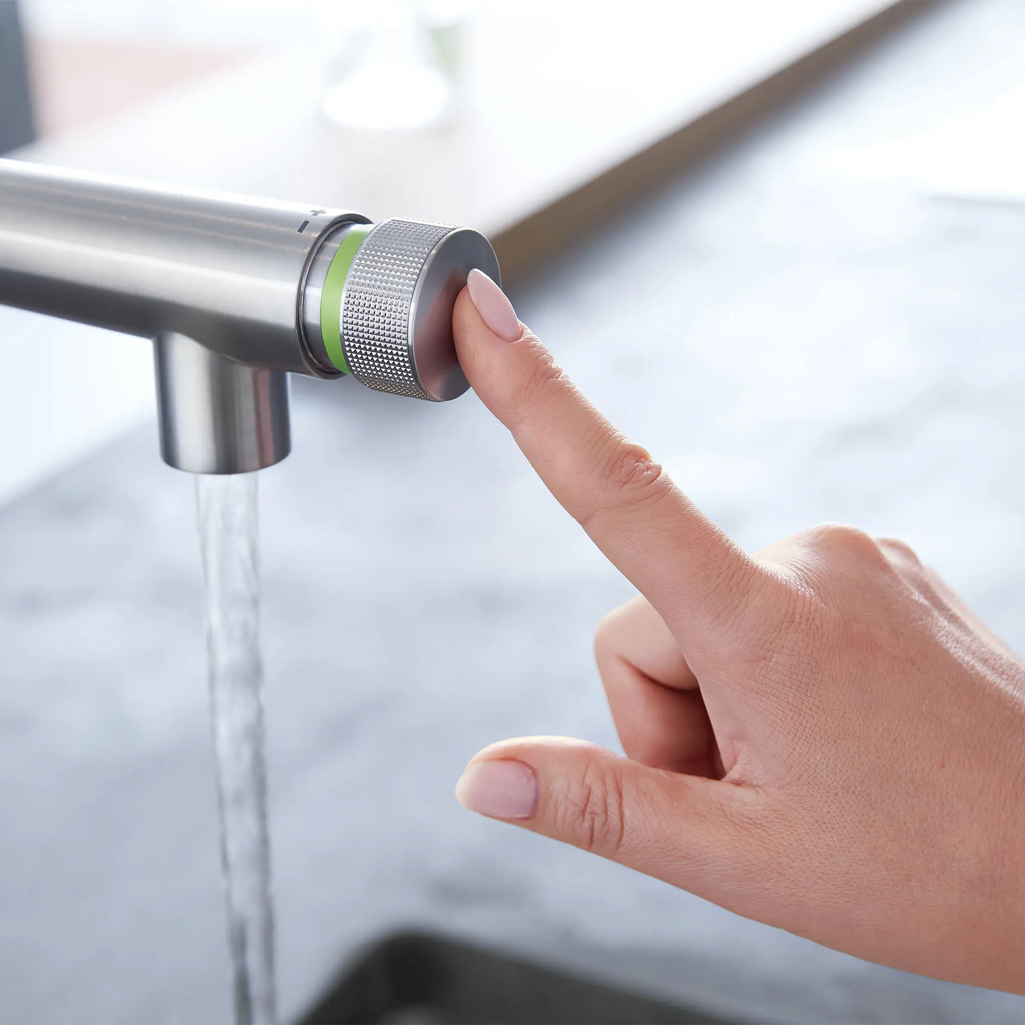 Essence SmartControl Pull-Out Single Spray Kitchen Faucet 1.75 GPM (6.6 L/min) - Image 6