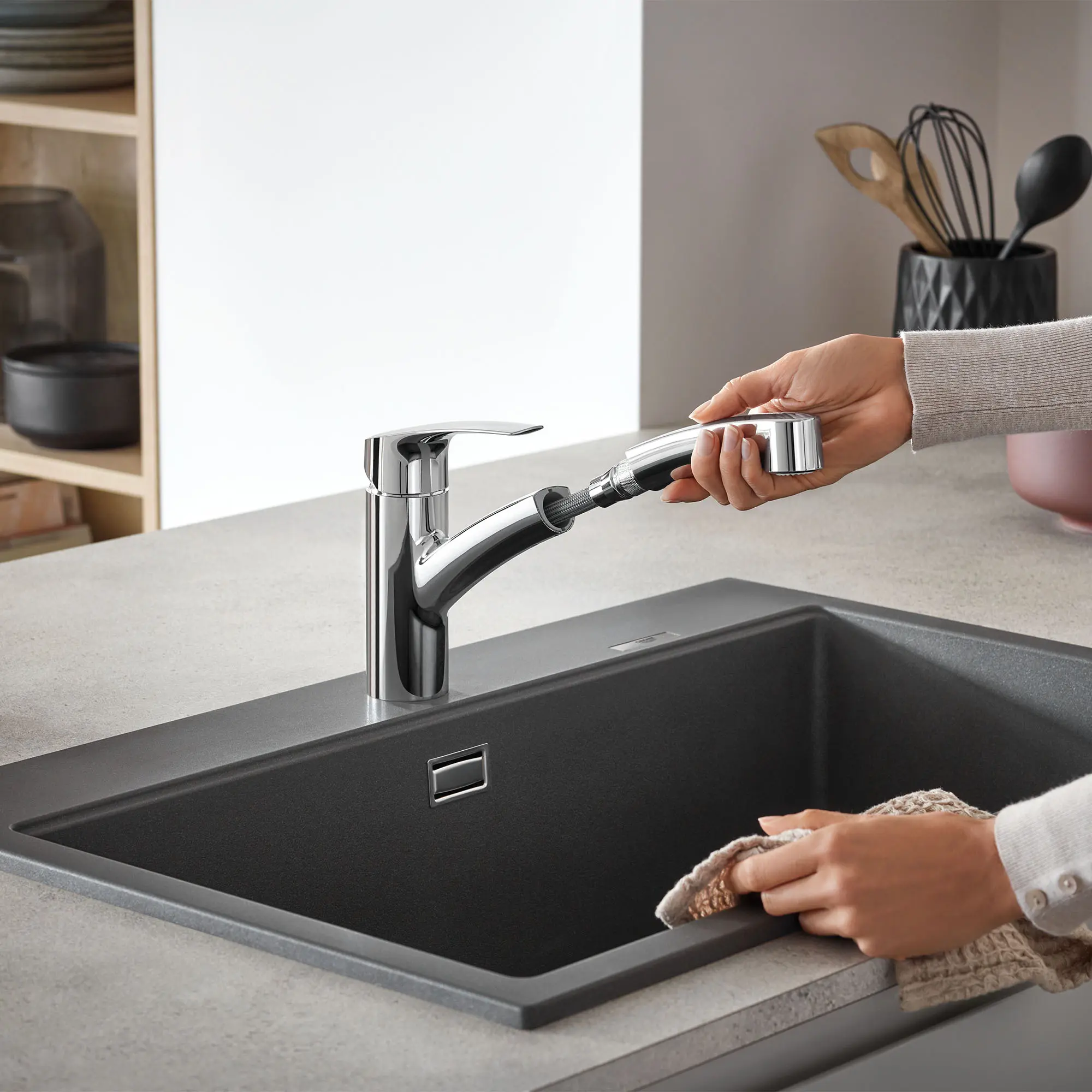 Eurosmart Single-Handle Dual Spray Pull-Out Kitchen Faucet 1.75 gpm (6.6 L/min) - Image 11