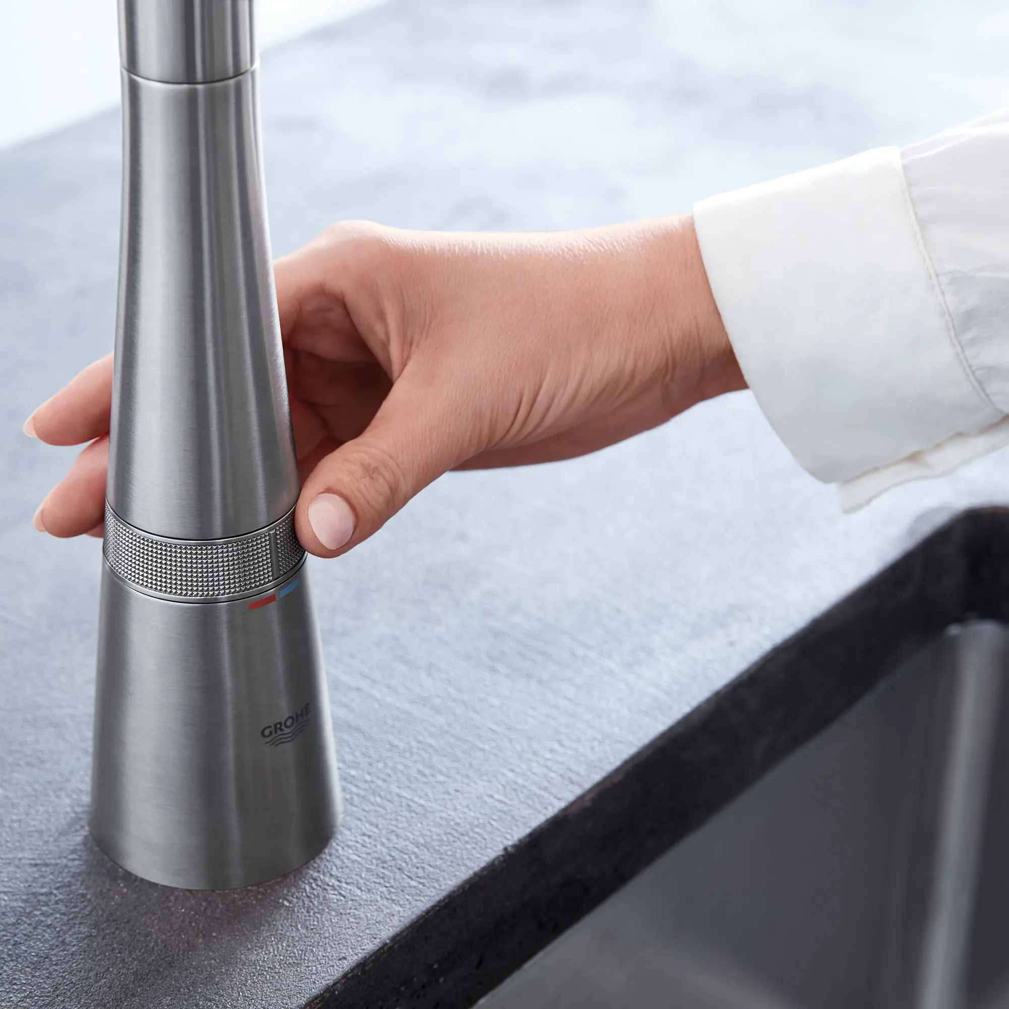 GROHE Zedra SmartControl Pull-Out Single Spray Kitchen Faucet 1.75 GPM (6.6 L/min) - Image 13