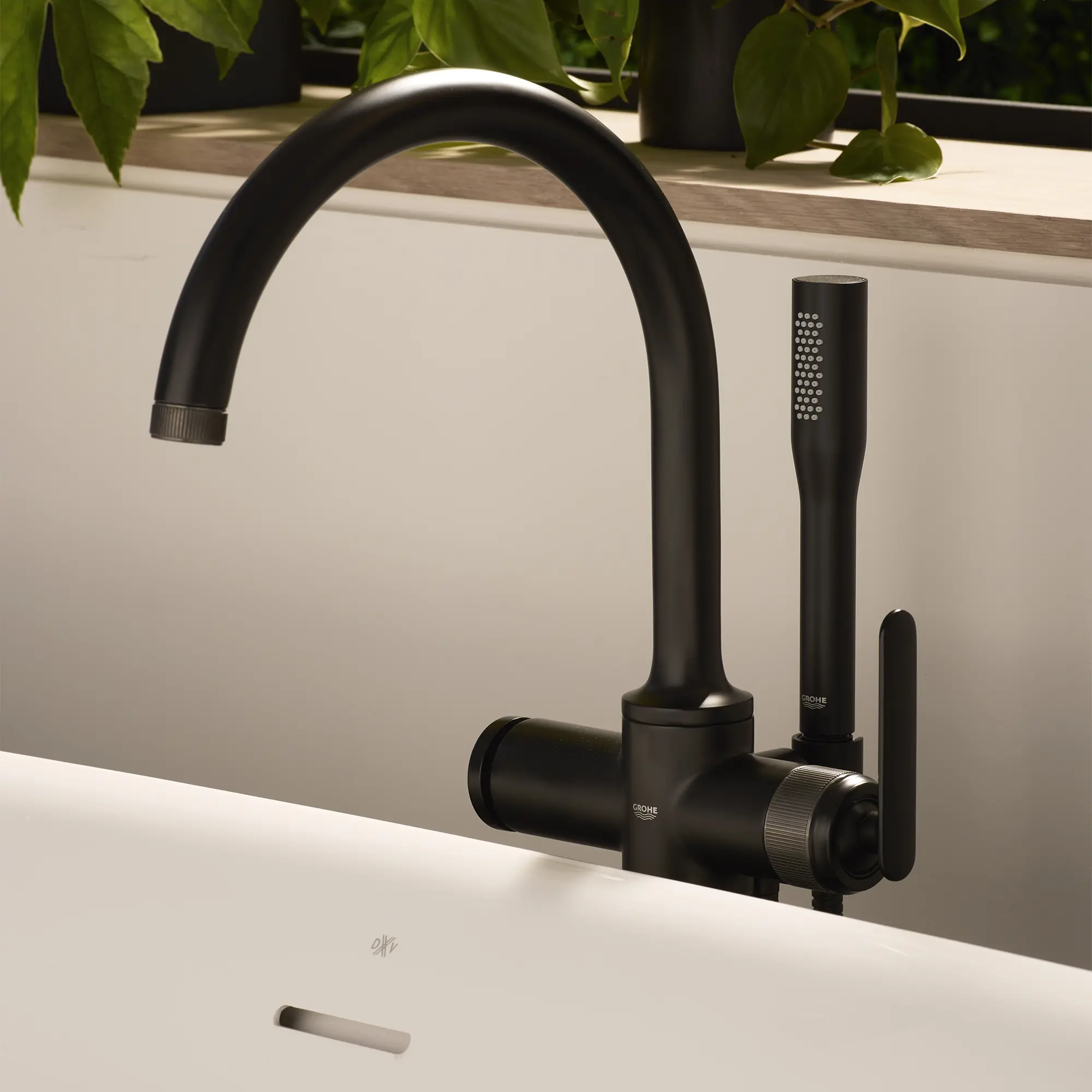 Listra Single-Handle Freestanding Tub Faucet with 1.75 gpm (6.6L/min) Hand Shower - Image 16
