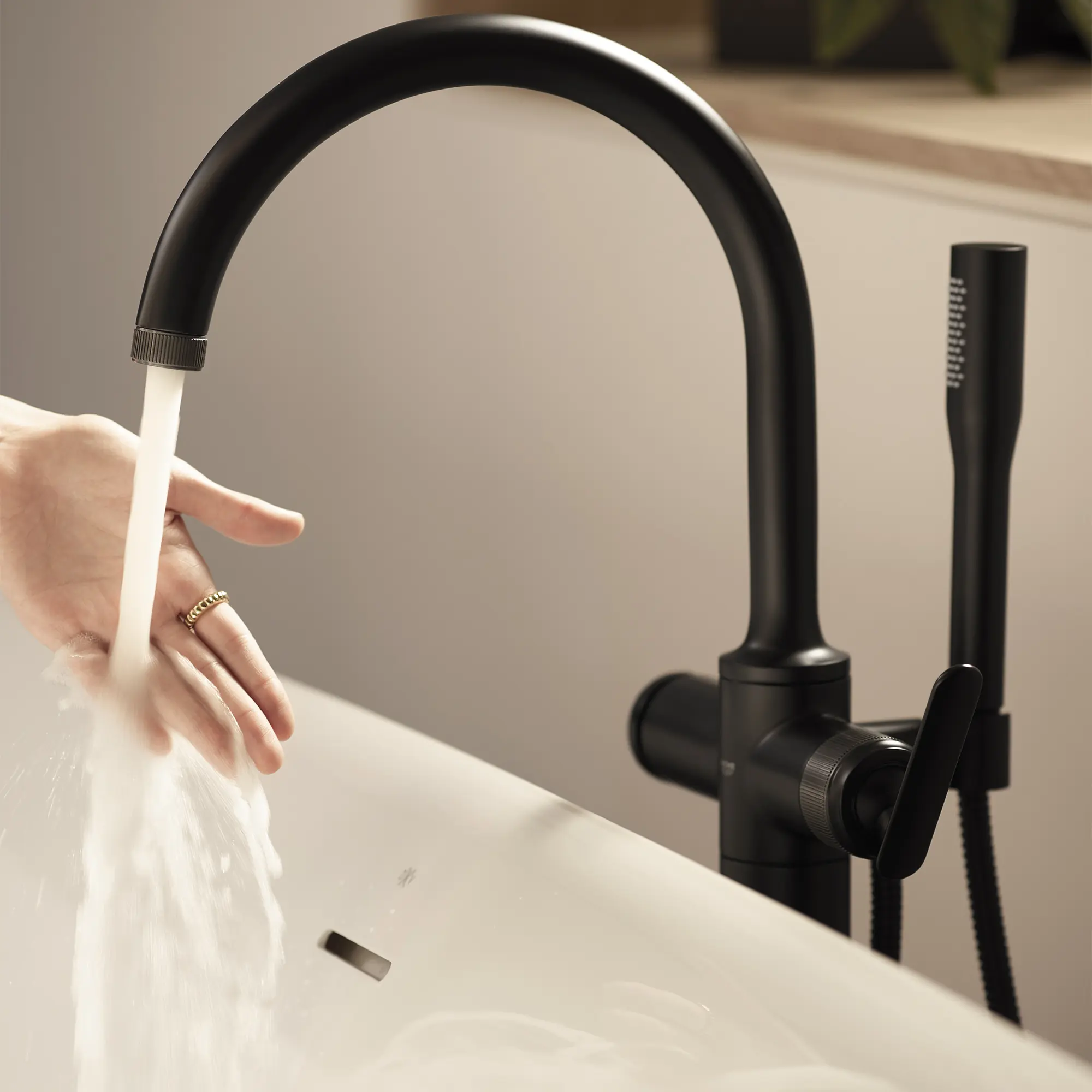 Listra Single-Handle Freestanding Tub Faucet with 1.75 gpm (6.6L/min) Hand Shower - Image 17