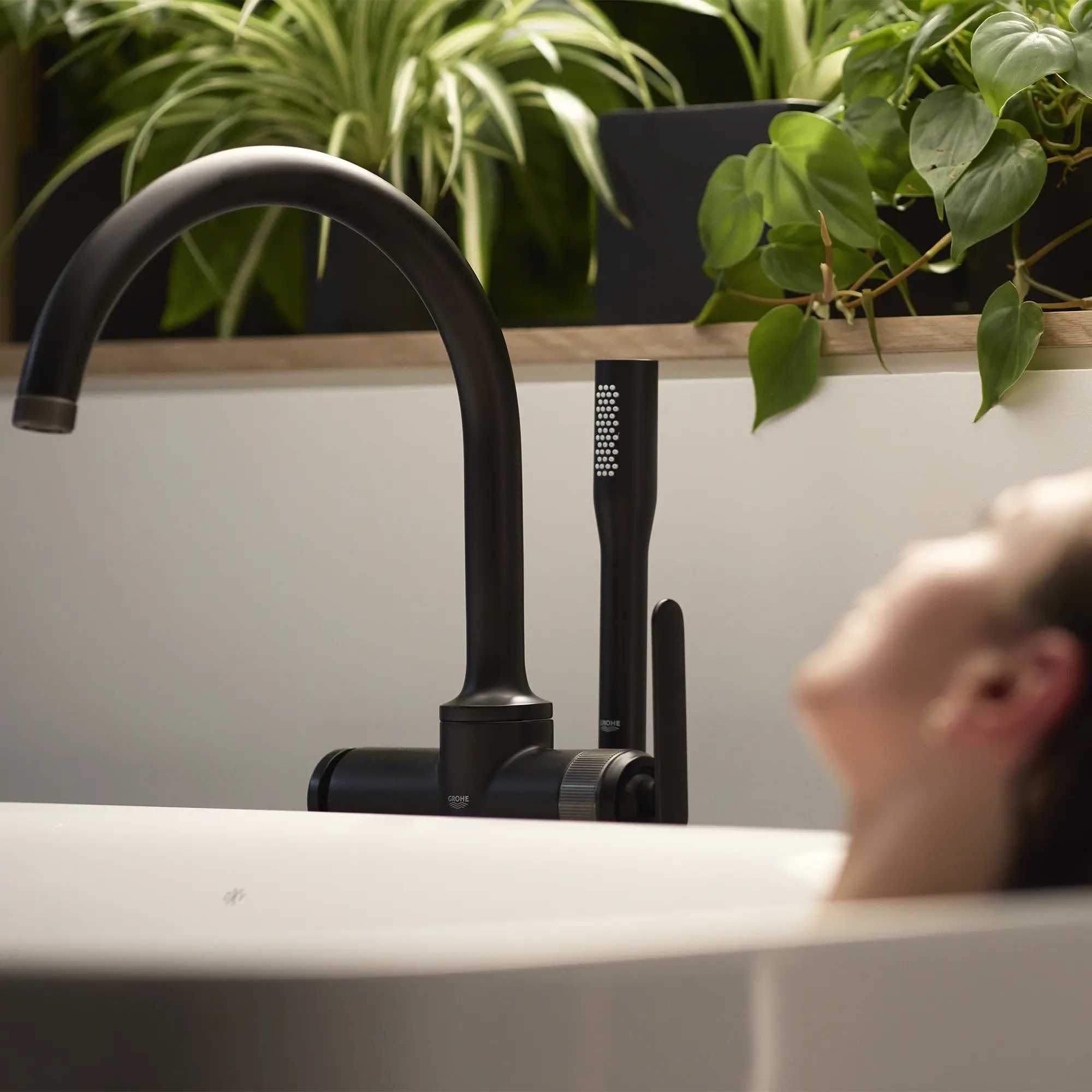 Listra Single-Handle Freestanding Tub Faucet with 1.75 gpm (6.6L/min) Hand Shower - Image 18