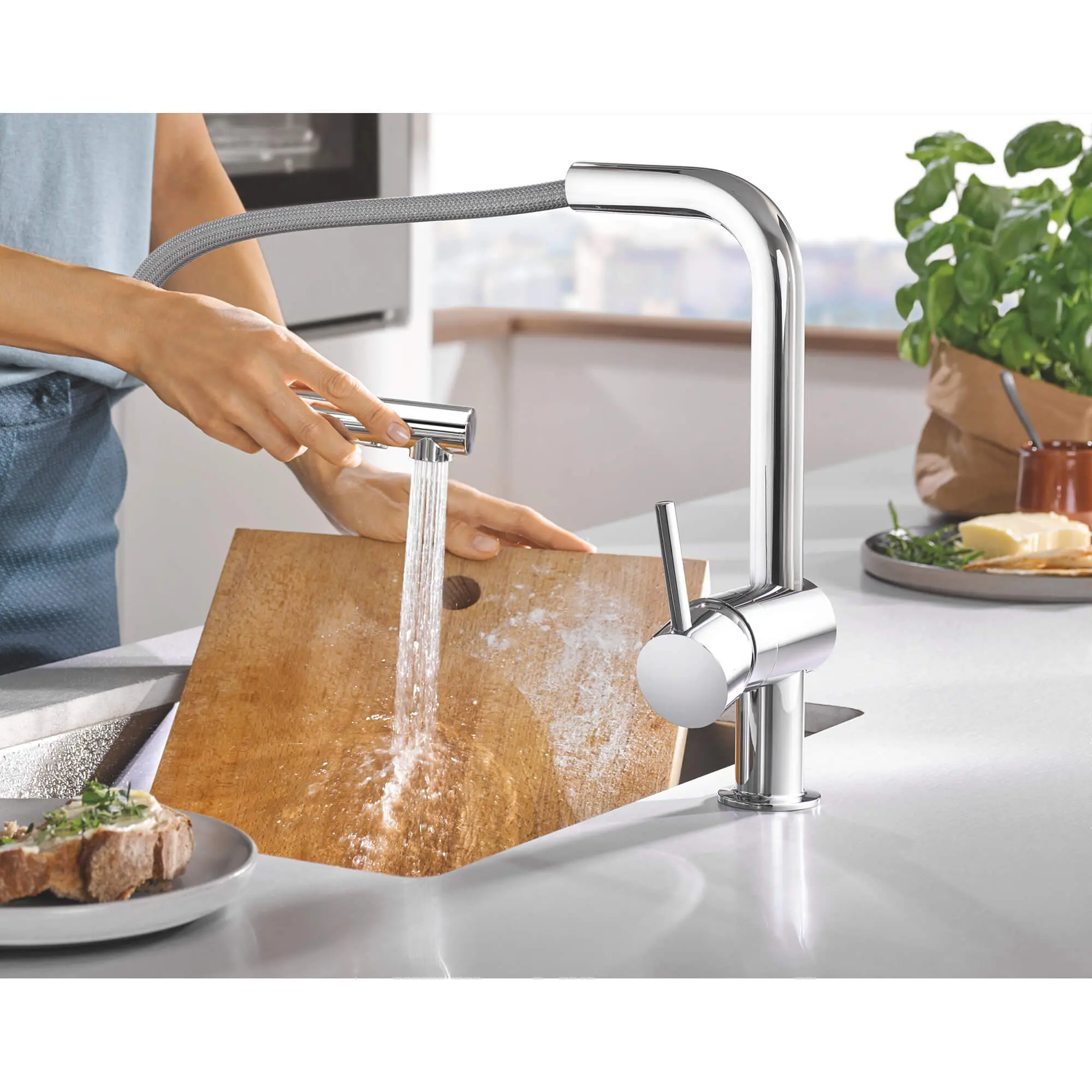 Minta Single-Handle Pull-Out Kitchen Faucet Dual Spray 1.75 GPM (6.6 L/min) - Image 3