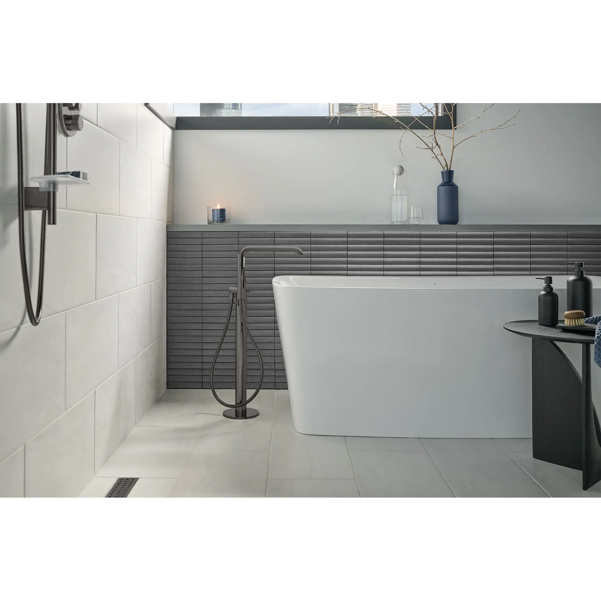 Single-Handle Freestanding Tub Faucet with 1.75 GPM (6.6 L/min) Hand Shower - Image 16