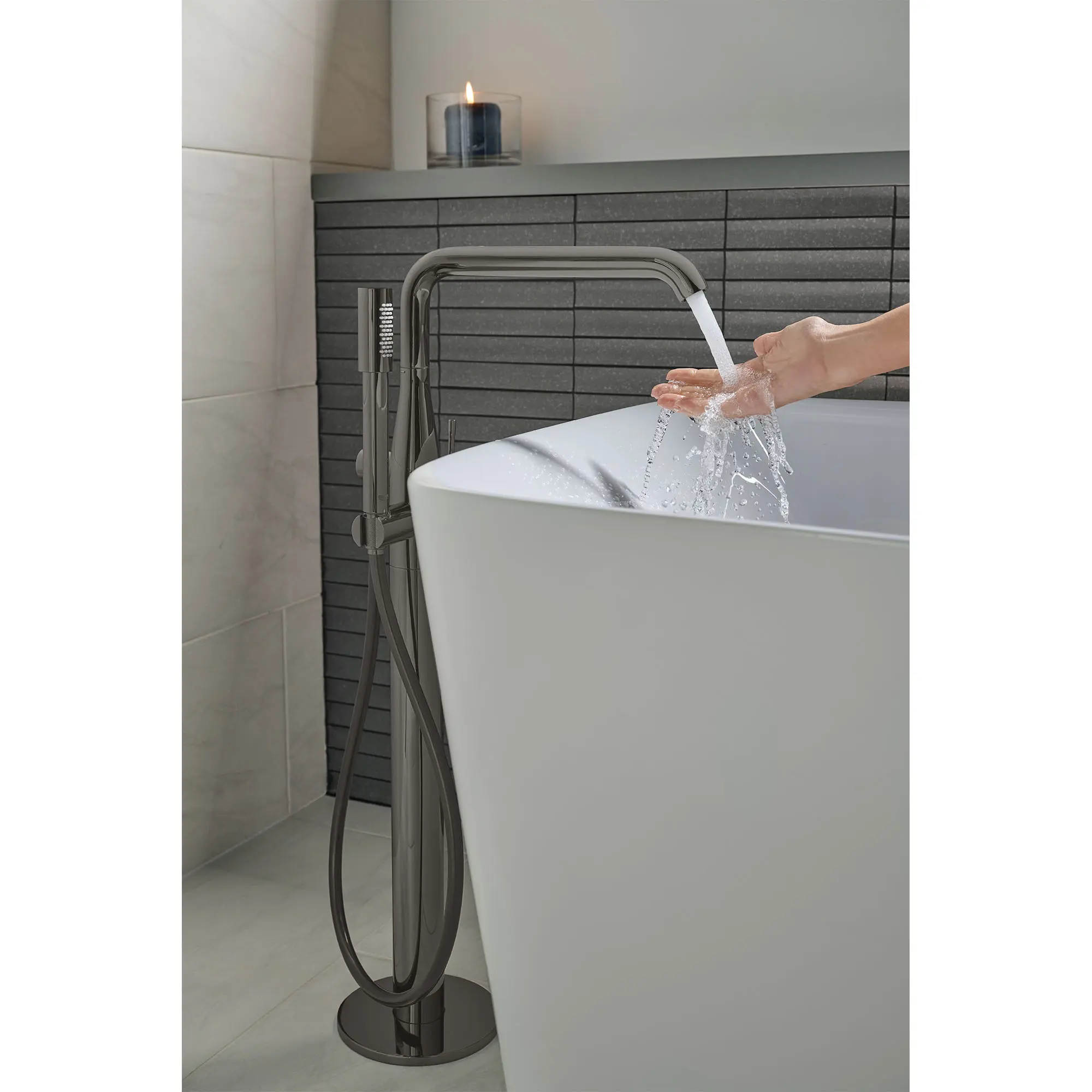 Single-Handle Freestanding Tub Faucet with 1.75 GPM (6.6 L/min) Hand Shower - Image 17