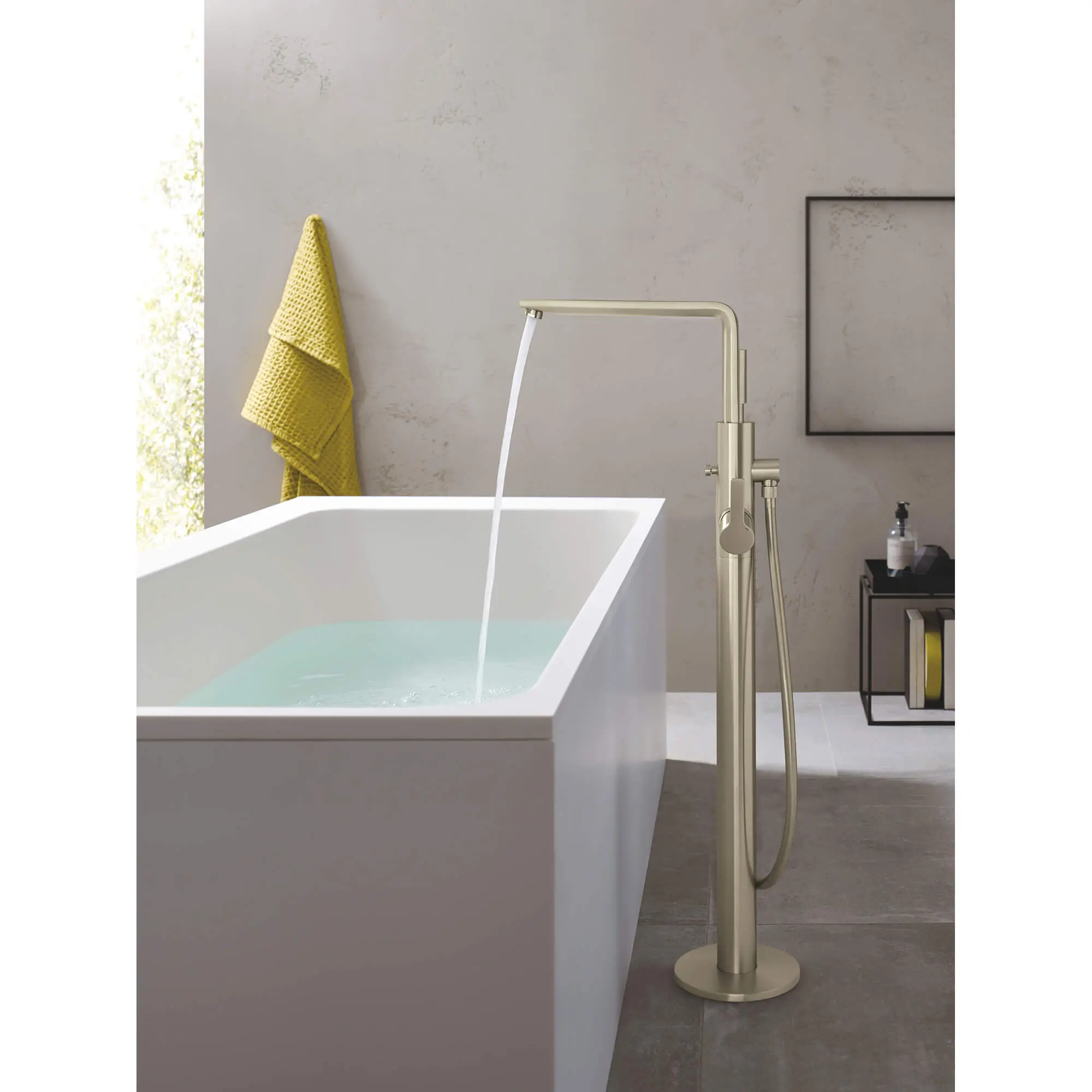 Single-Handle Freestanding Tub Faucet with 1.75 GPM (6.6 L/min) Hand Shower - Image 10