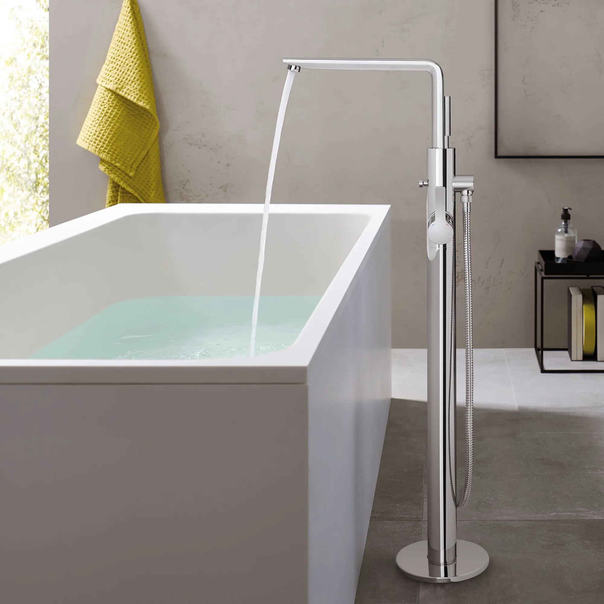 Single-Handle Freestanding Tub Faucet with 1.75 GPM (6.6 L/min) Hand Shower - Image 17
