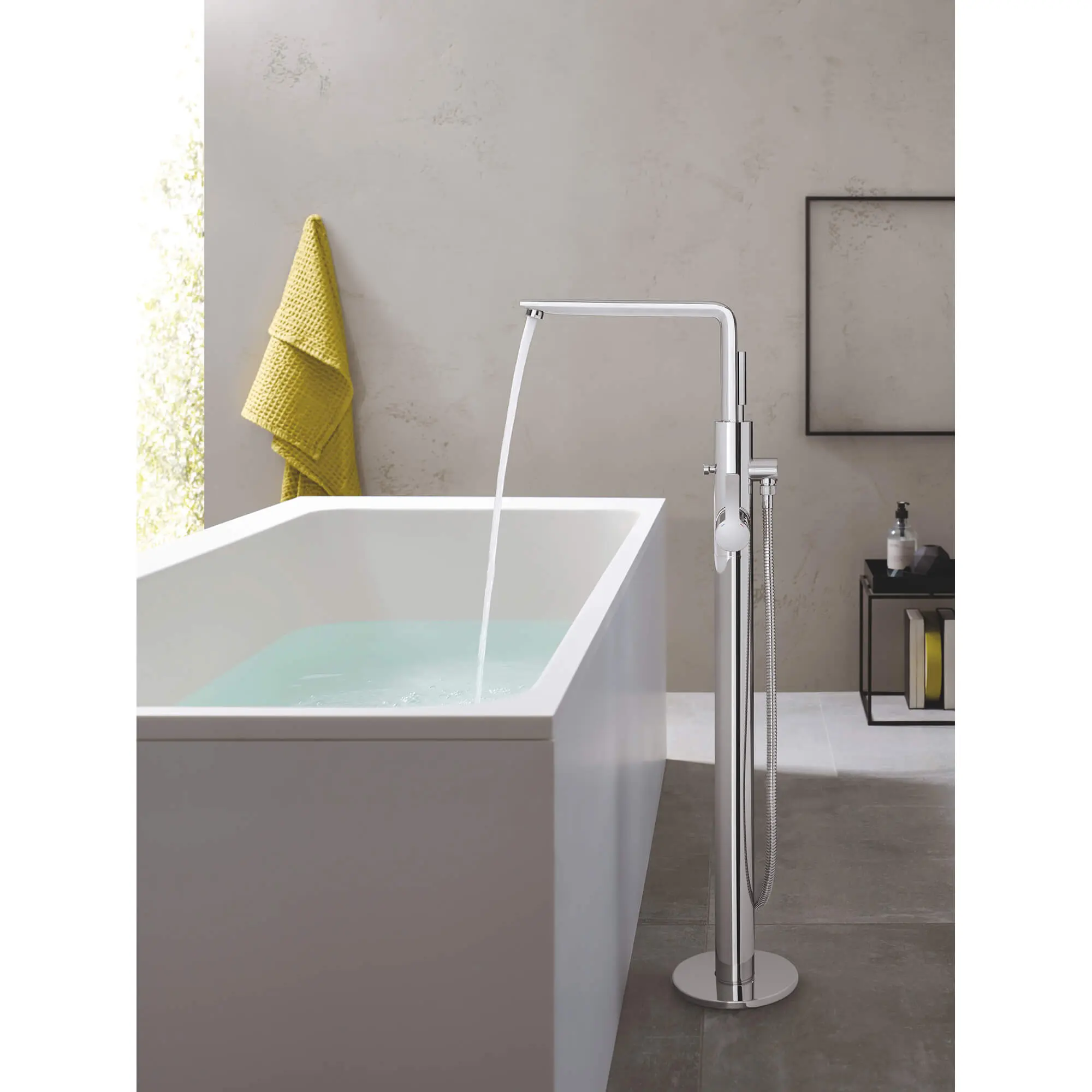 Single-Handle Freestanding Tub Faucet with 1.75 GPM (6.6 L/min) Hand Shower - Image 21