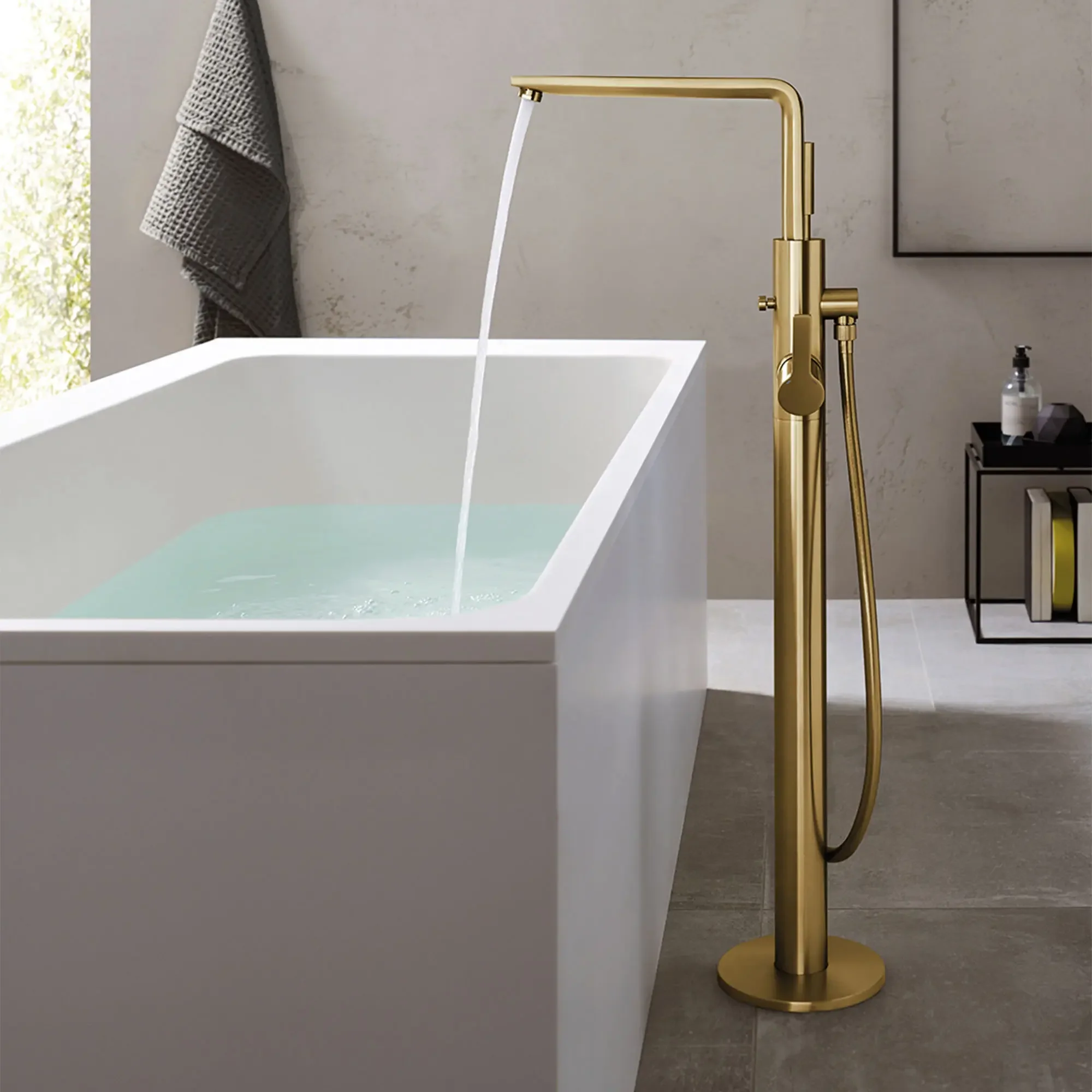 Single-Handle Freestanding Tub Faucet with 1.75 GPM (6.6 L/min) Hand Shower - Image 35