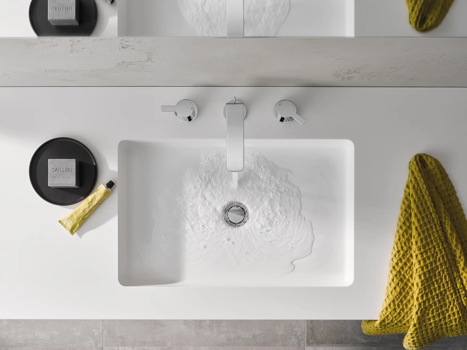 Single-Handle Freestanding Tub Faucet with 1.75 GPM (6.6 L/min) Hand Shower - Image 7