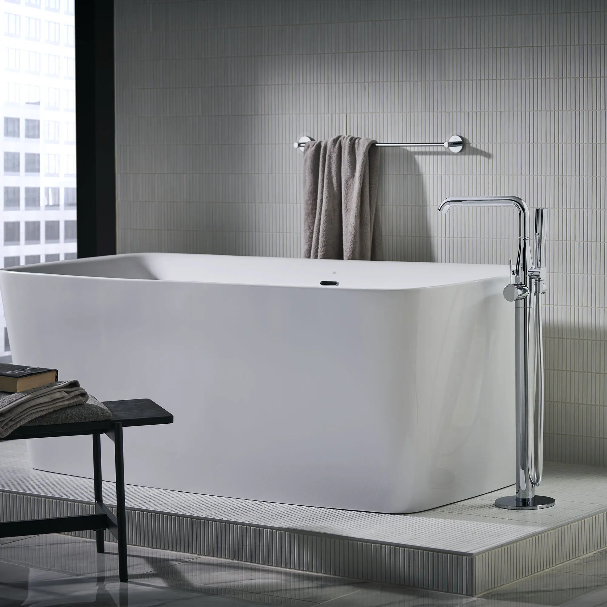 Single-Handle Freestanding Tub Faucet with 1.75 GPM (6.6 L/min) Hand Shower - Image 23