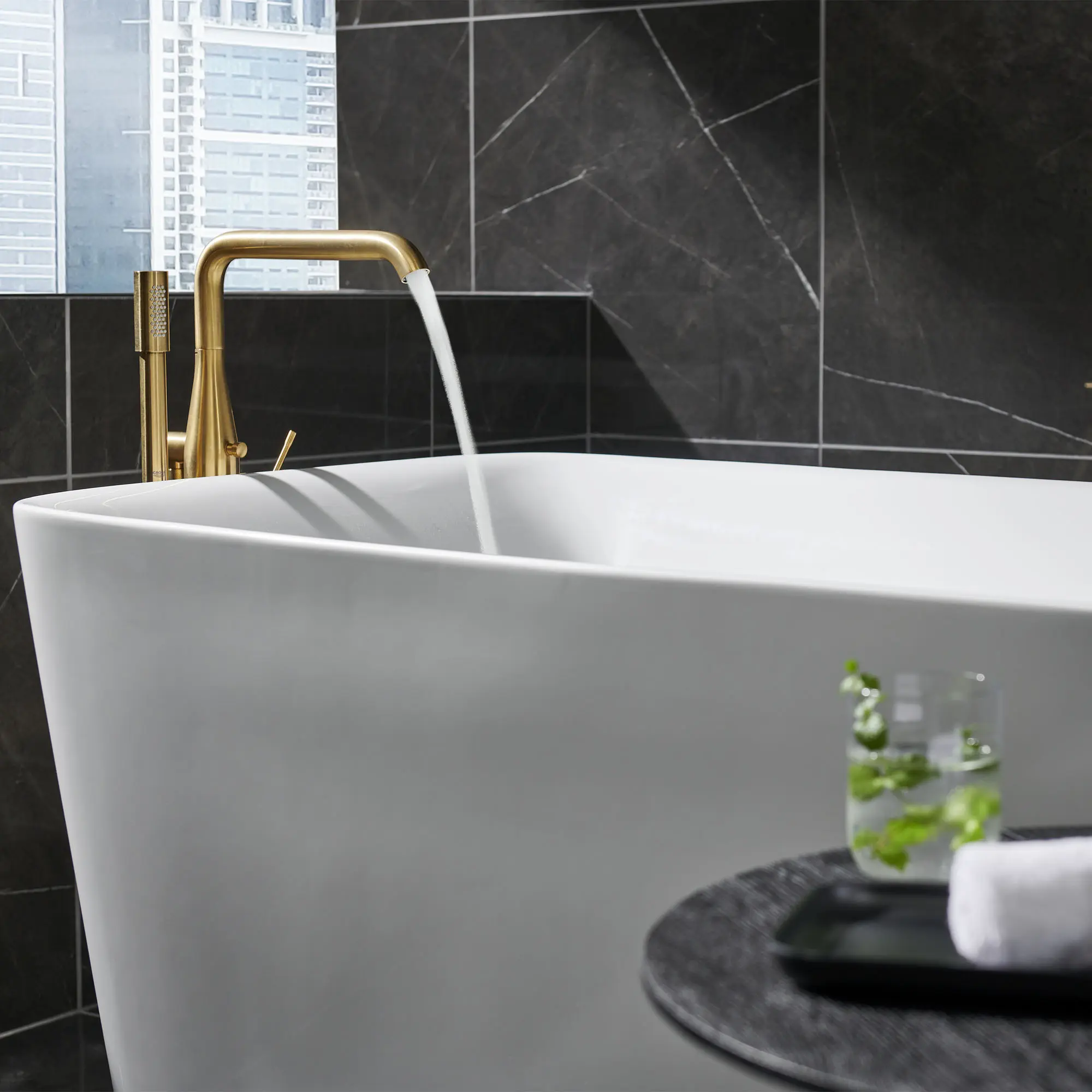 Single-Handle Freestanding Tub Faucet with 1.75 GPM (6.6 L/min) Hand Shower - Image 26