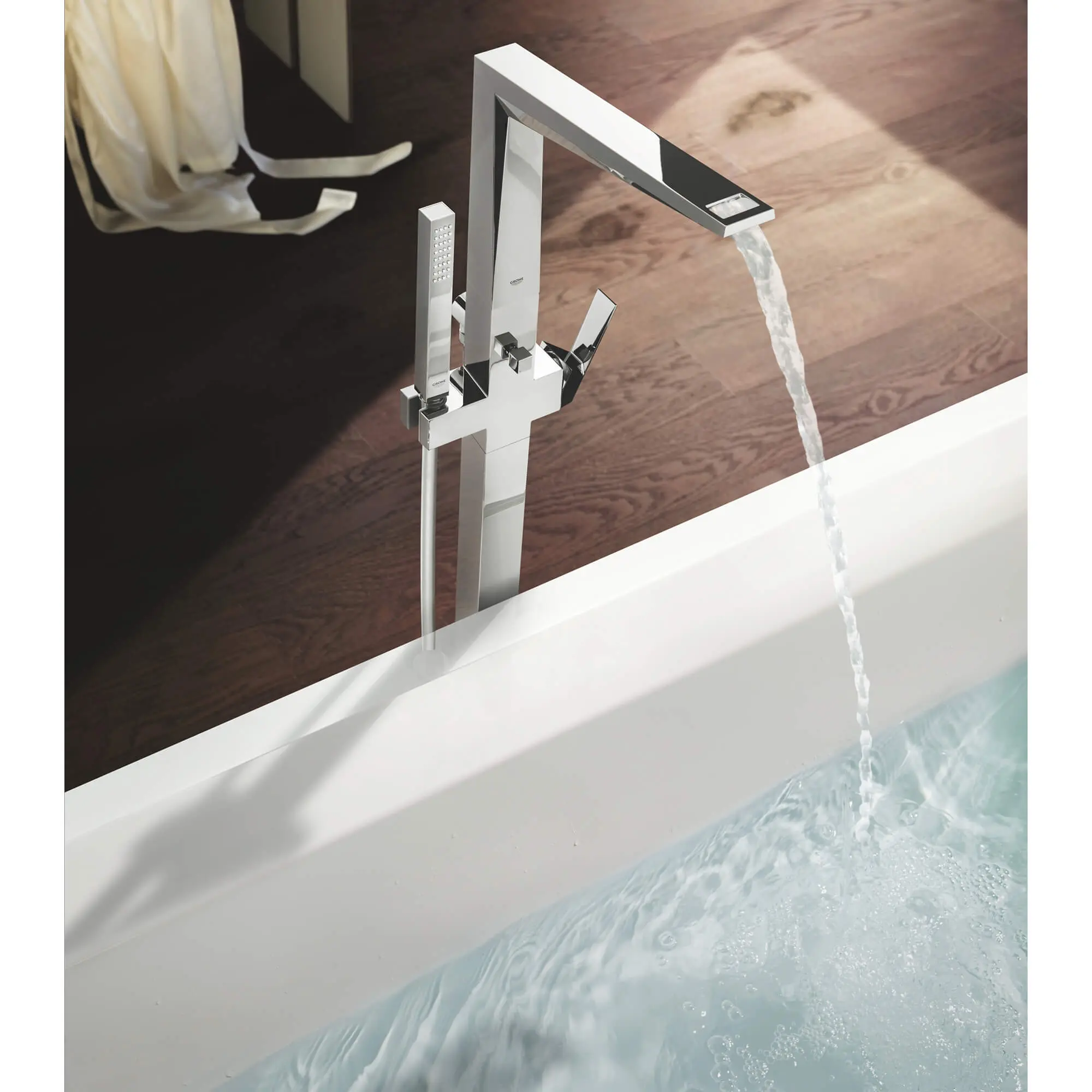 Single-Handle Freestanding Tub Faucet with 1.75 GPM Hand Shower - Image 8