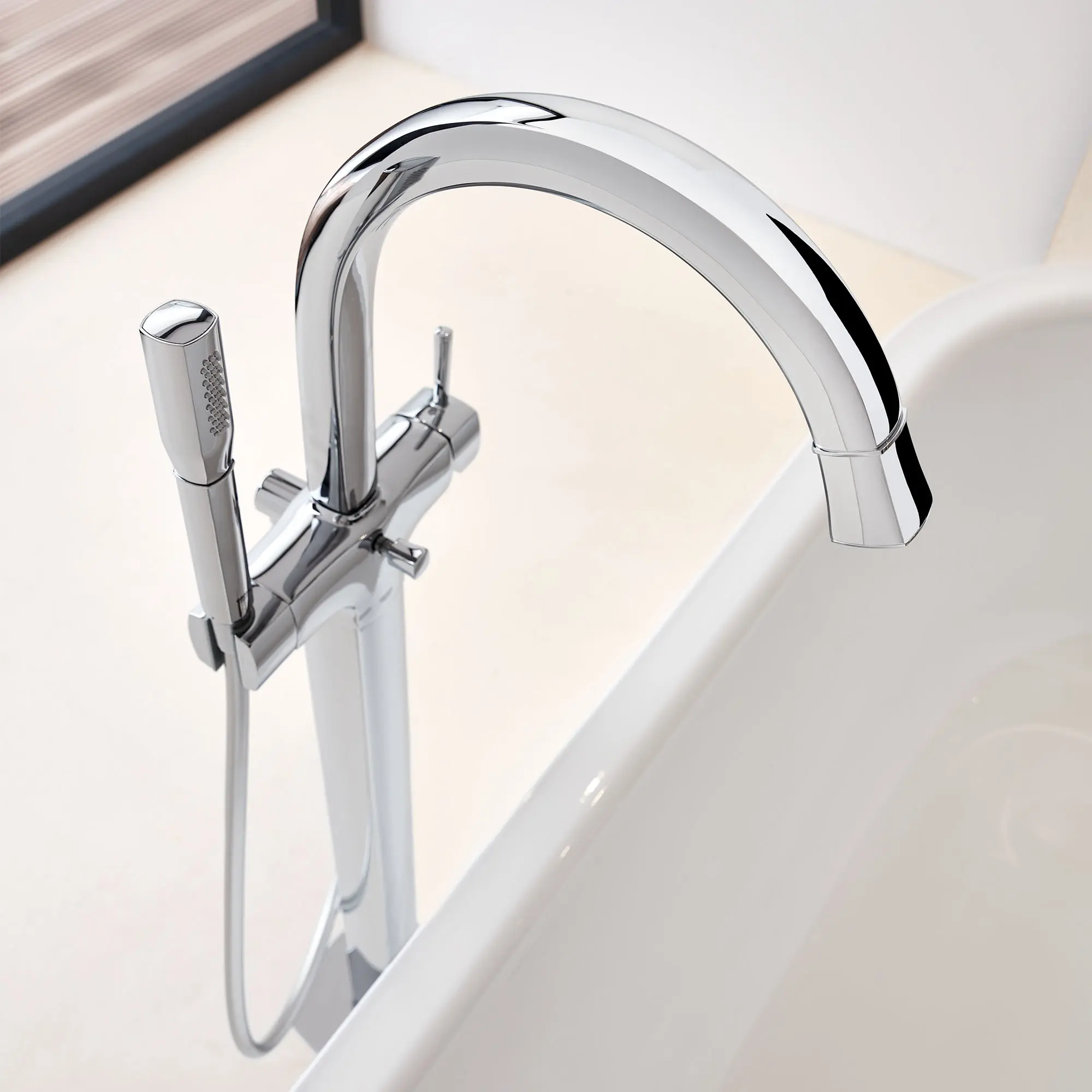 Single-Handle Freestanding Tub Faucet with 2.0 GPM Hand Shower - Image 4