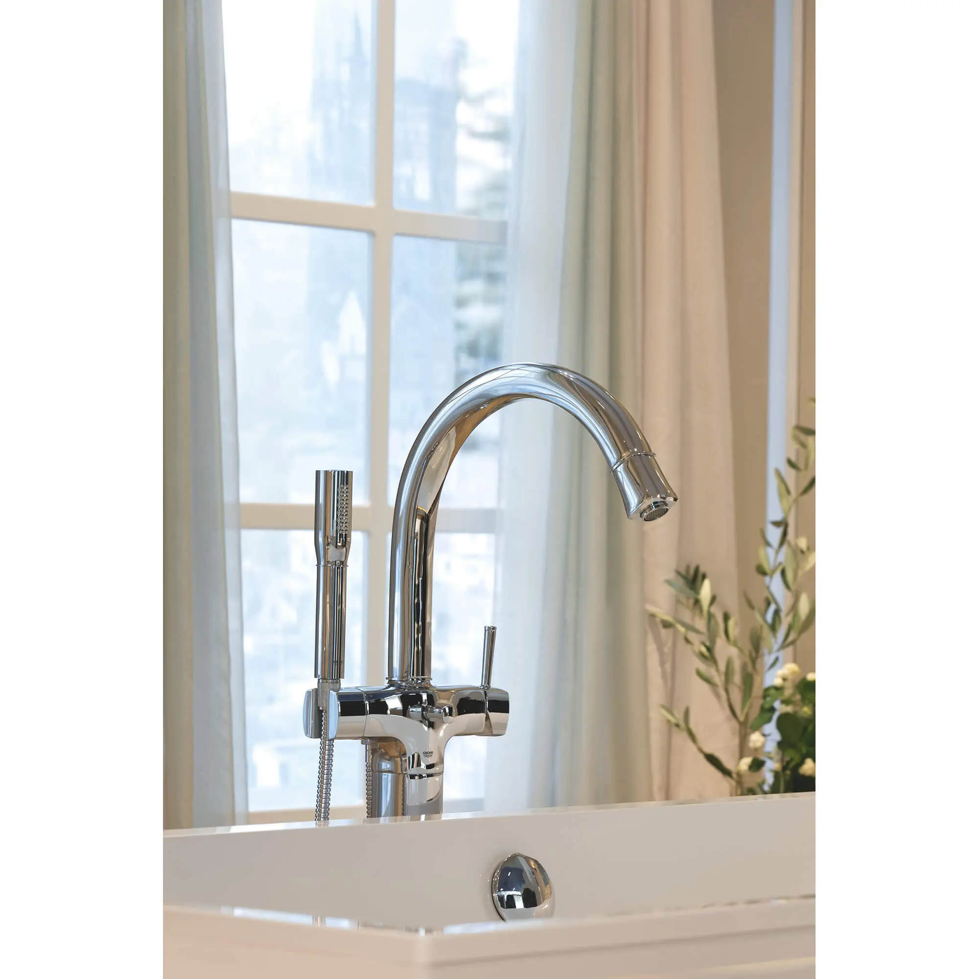 Single-Handle Freestanding Tub Faucet with 2.0 GPM Hand Shower - Image 9