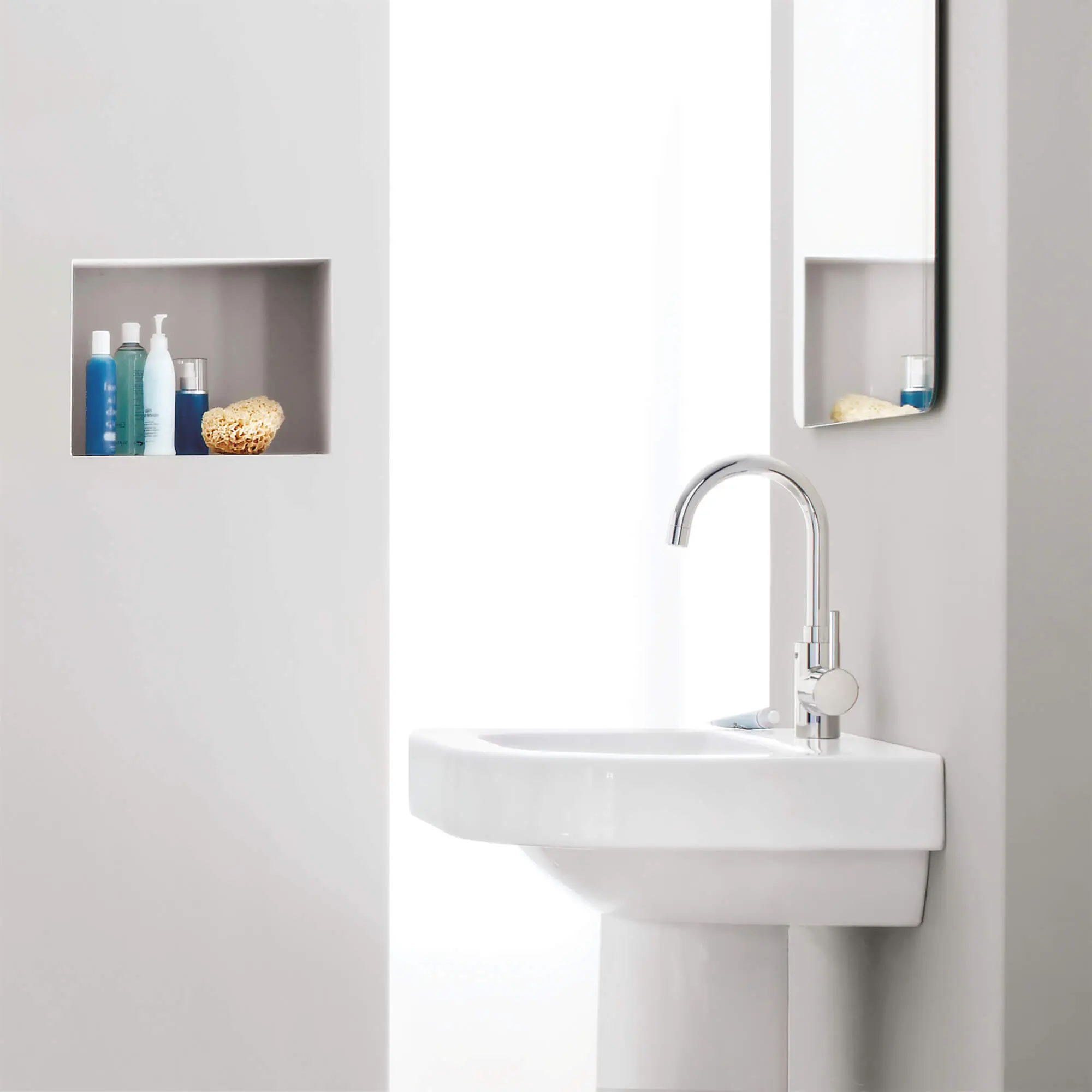 Single Hole Single-Handle L-Size Bathroom Faucet, 1.2 GPM (4.5 L/min) - Image 3