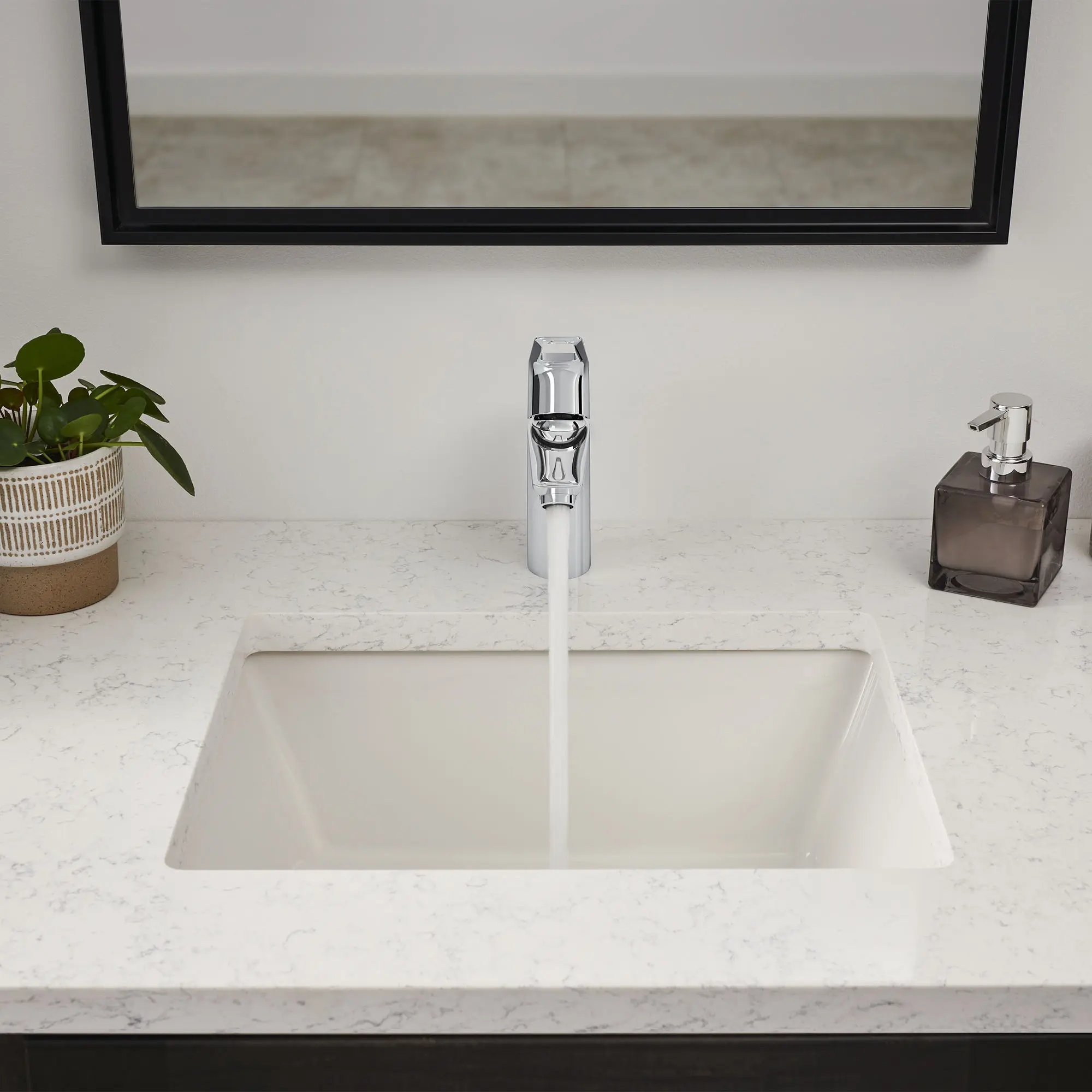 Single Hole Single-Handle M-Size Bathroom Faucet, 1.2 GPM (4.5 L/min) - Image 6