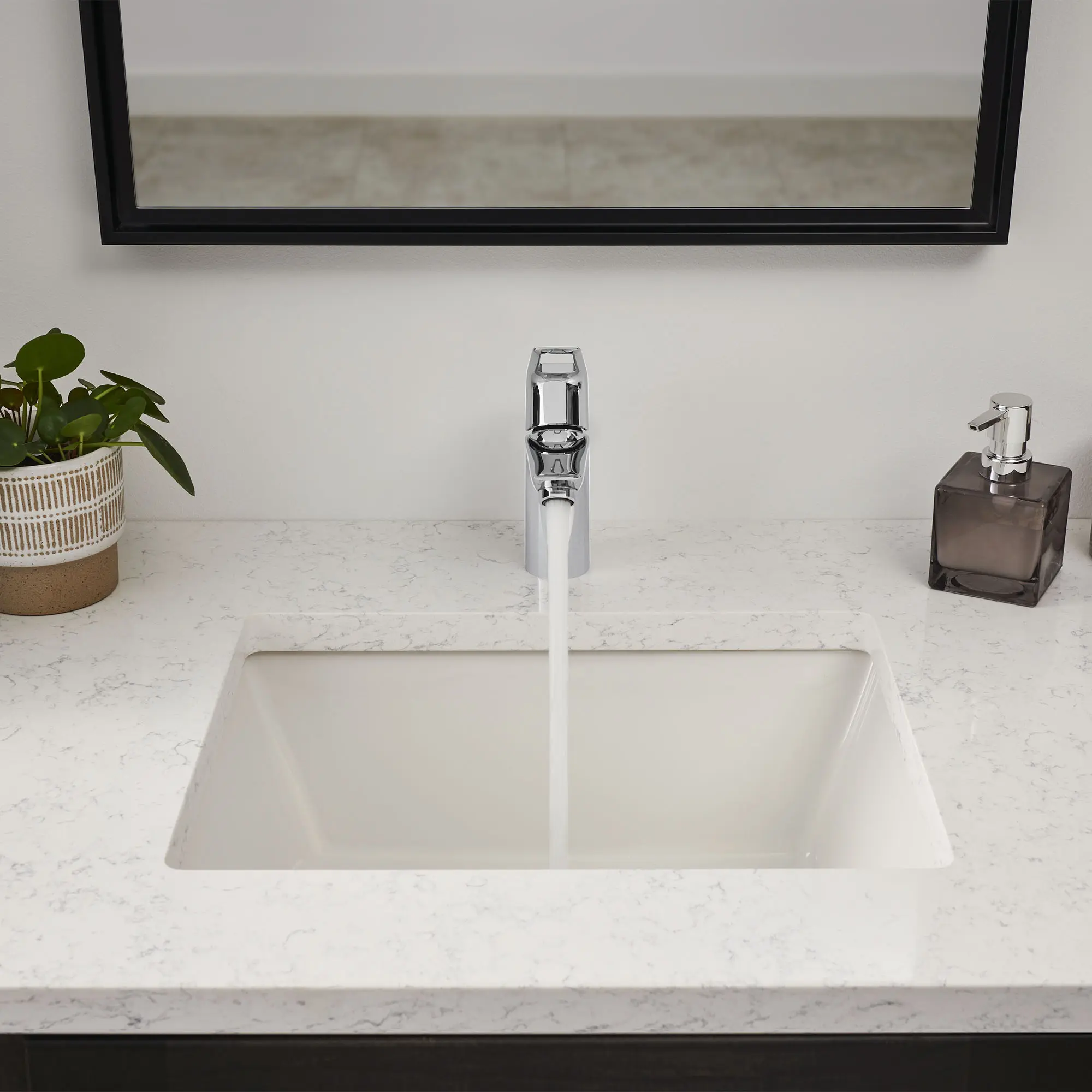 Single Hole Single-Handle S-Size Bathroom Faucet, 1.2 GPM (4.5 L/min) - Image 9