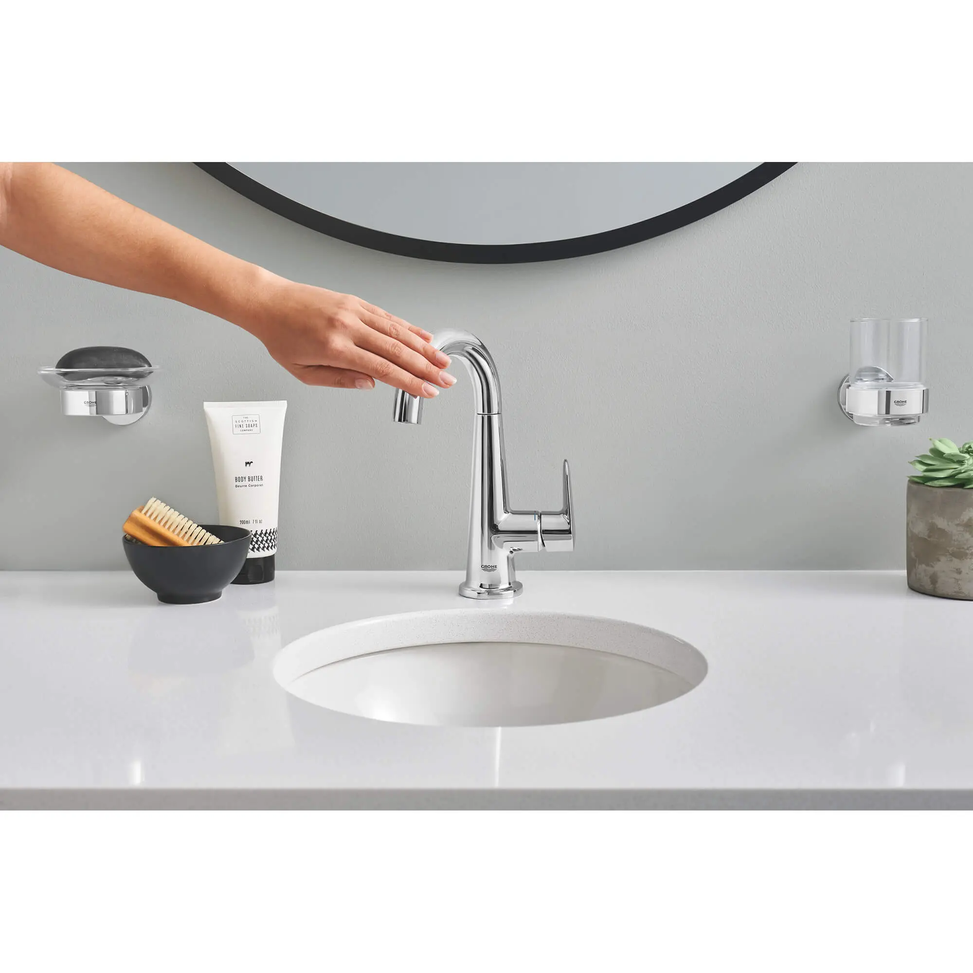Veletto Single-Handle 4" Centerset Bathroom Faucet, 1.2 GPM (4.5 L/min) - Image 6