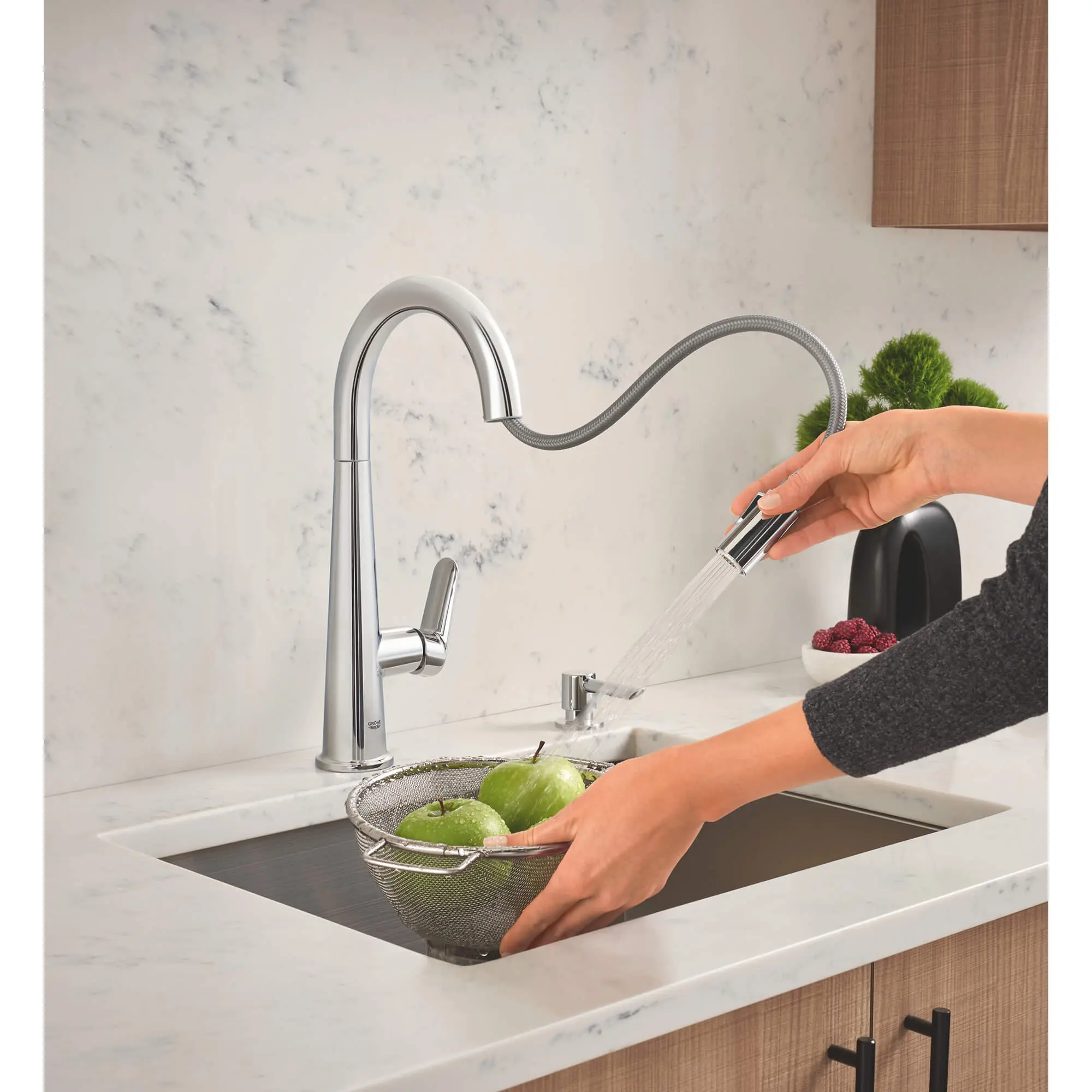 Veletto Single-handle Pull-down Kitchen Faucet - Image 17