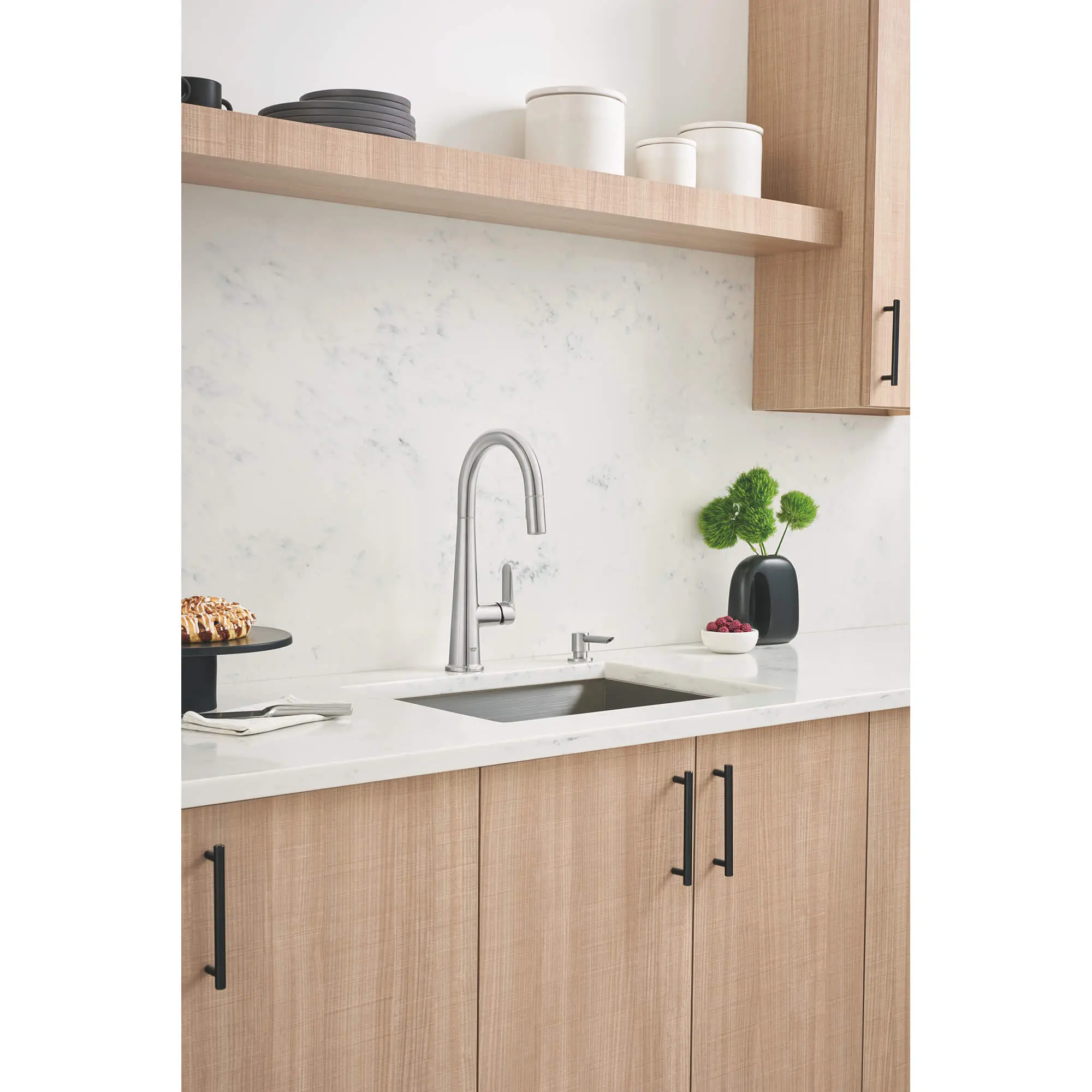 Veletto Single-handle Pull-down Kitchen Faucet - Image 4